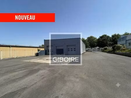 location local d'activités 515 m²