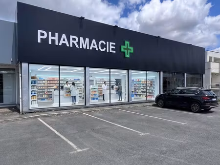 local commercial 500m2 avec vitrine sur axe à 20 000 véhicules