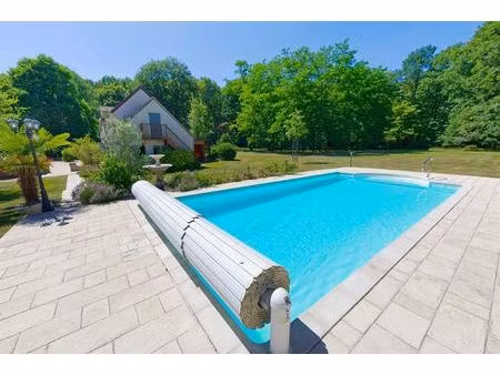 longère de charme 220 m²  5 ch.  piscine  étang 8000m2  terrain 3 5 ha  30 min orléans  2h