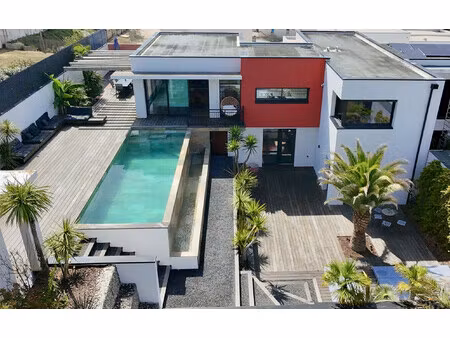 une villa contemporaine aux airs de resort privé.