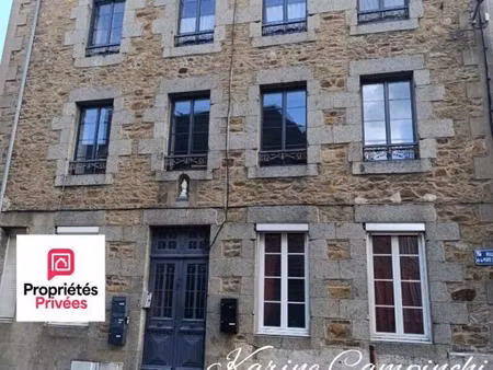 lamballe t1bis libre en plein centre historique  idéal pour un premier achat ou un investi