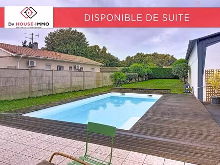 charmante et spacieuse maison de 5 chambres avec jardin paysager et piscine à...