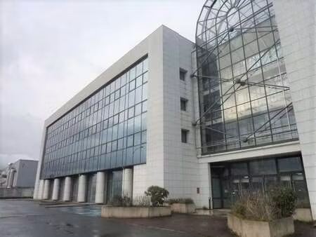 vente local d'activités 8 440 m²