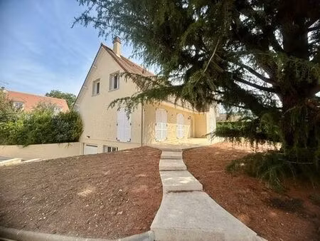 maison de 6 pièces de luxe en location à maule  île-de-france