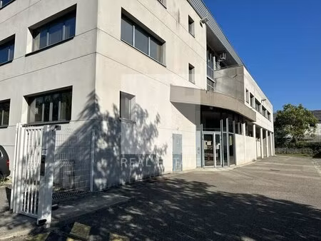 location bureaux 197 m²