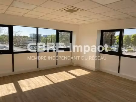 location bureaux 233 m² à 273 m²