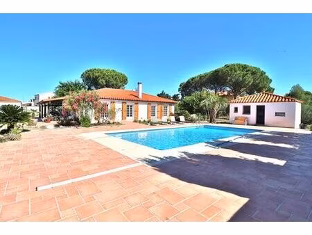 villa de luxe de 5 pièces en vente pia  france