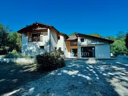 maison d’architecte avec studio indépendant et vaste terrain boisé de 4 hectares