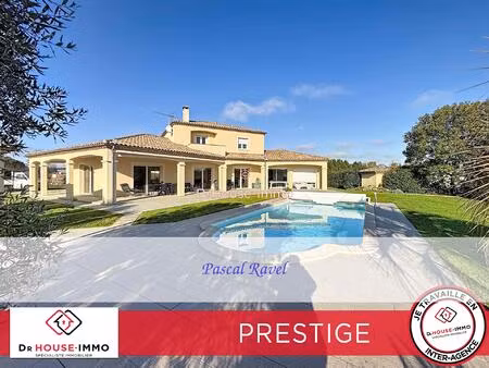 charme et elégance: spacieuse villa d'architecte de 10 pièces avec piscine au coeur du...