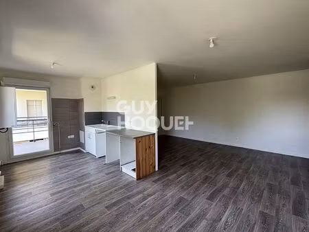 appartement t3 avec parking et balcon à val de reuil