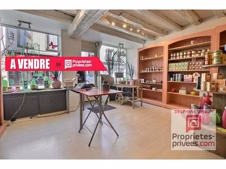 local commercial libre de bail avec 2 vitrines à chateauneuf sur loire