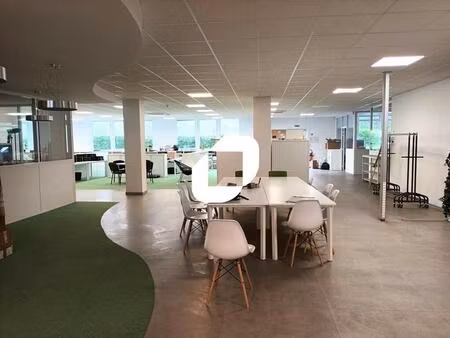 vente bureaux 1 678 m²