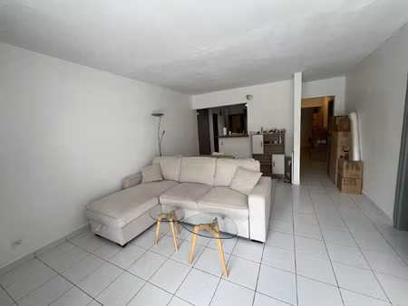 bel appartement lumineux climatisé au gosier dans une réside