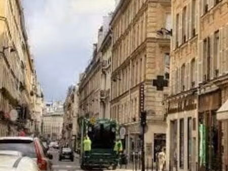 location commerce paris 75008 63m²