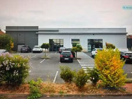vente bureaux et commerces à cholet (49300) : à vendre / 937m² cholet