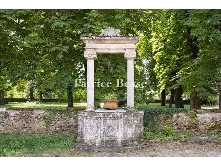 dans la drôme des collines  au sein du château du mouchet  inscrit mh  un appartement de..