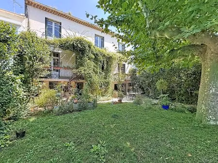 authentique maison de maître de 175m² avec jardin et bassin -