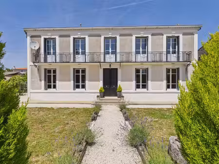superbe maison de campagne avec piscine  granges et vue imprenable sur la campagne