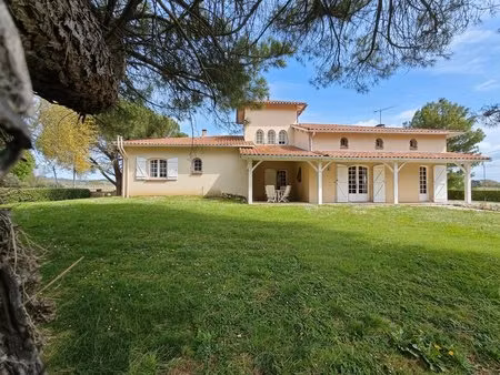maison sur demi-niveau spacieuse avec grand garage