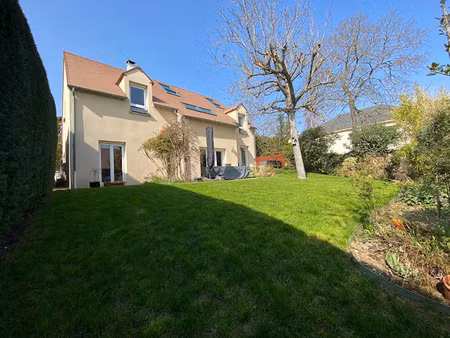 location maison 7 pièces 184.1 m² à le mesnil-le-roi (78600)  4 000 €