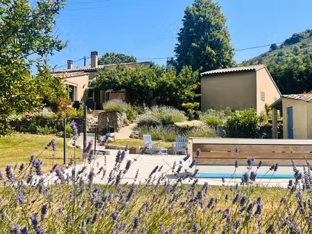 maison d’architecte avec piscine chauffée – un havre de paix en ardèche
