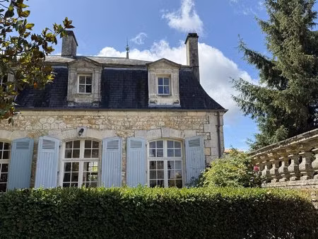 propriété de caractère au sein d’un château – en exclusivité chez beaux villages