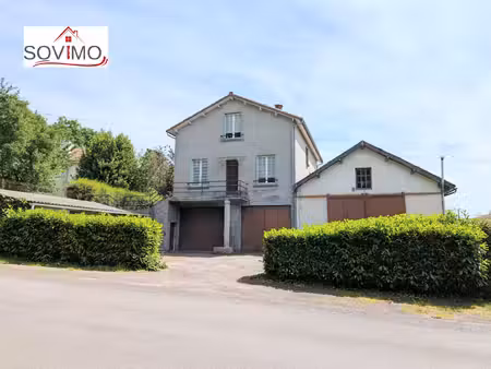 avec du potentiel  maison de village spacieuse avec sous sol surélevé en rez de jardin  à.