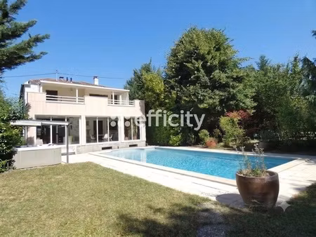 maison 8 pièces - 235 m²
