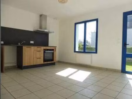location appartement 3 pièces à pleyben (29190) : à louer 3 pièces / 33m² pleyben