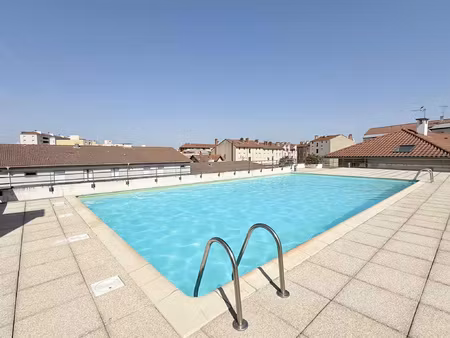 t3 dernier étage avec terrasse  piscine et garage