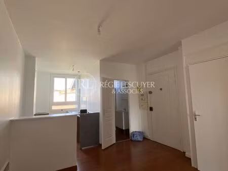 f2 meuble - 86 rue du repos - lyon 7ème