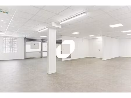 location bureaux 275 m²
