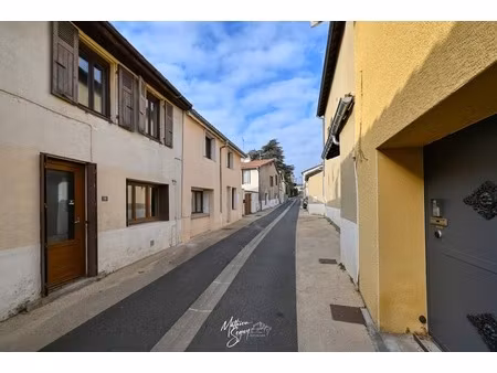 saint genis laval - maison de village avec courette et grand garage