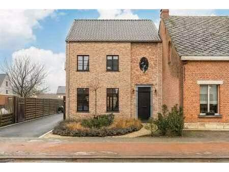 maison prête à déménager à vendre dans un endroit central