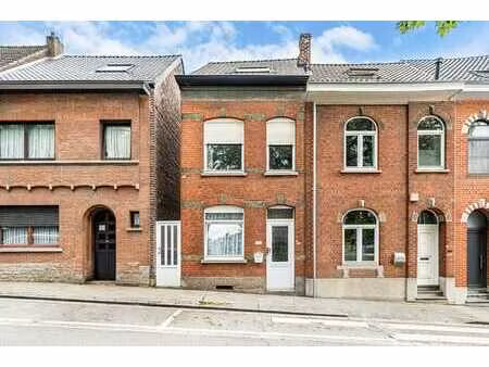 charmante maison de ville idéalement située