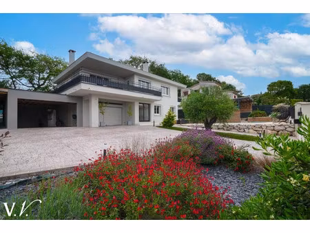 maison de luxe à vendre dans le quartier le chateau