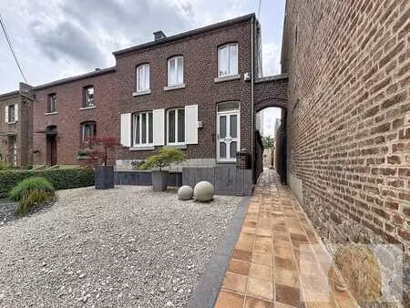 élégante maison familiale aux volumes généreux.