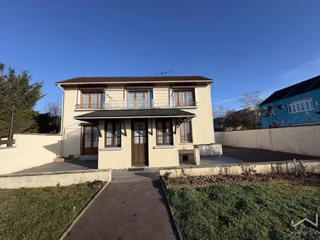 maison familiale 135 m2 avec 4 chambres  dépendance  garage et terrasse