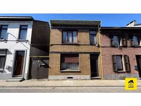 lot de 2 maisons avec 2 garages a renover