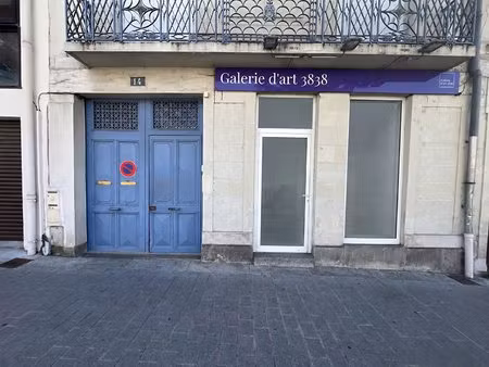 local commercial de caractère à vendre avec cour  bd carnot angers