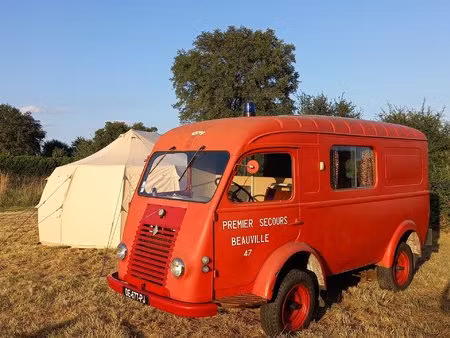 entreprise de glamping unique et charmante maison avec vue panoramique en auvergne