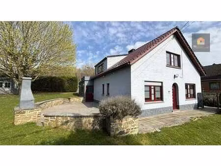 ressaix : villa 3-4 ch  ±11 ares et entrepôt de ±71m²