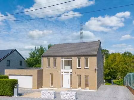 villa aux multiples possibilités sur les hauteurs