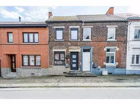 jolie maison 2 facades avec jardin