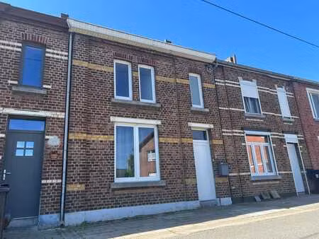 maison 3 chambres avec jardin et panneaux photovoltaiques