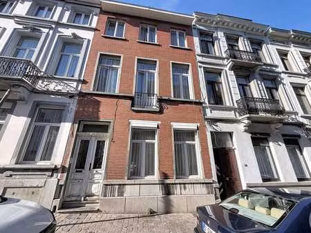 a rafraichir - maison de rapport avec 2 duplex + cour - gren