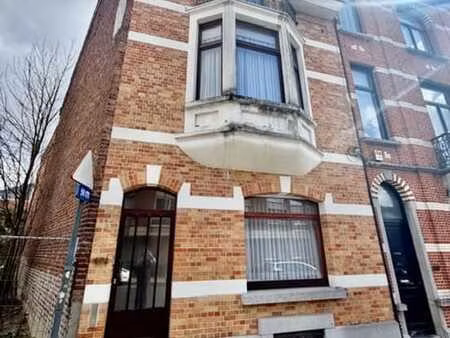 charmant immeuble de rapport 3 façades avec jardin offrant u