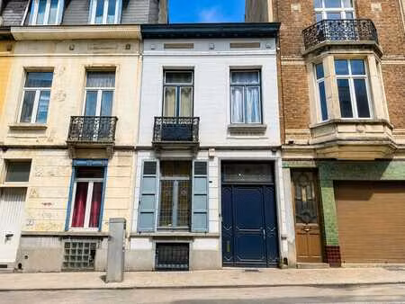 schaerbeek - maison 2 façades - 4ch + cour