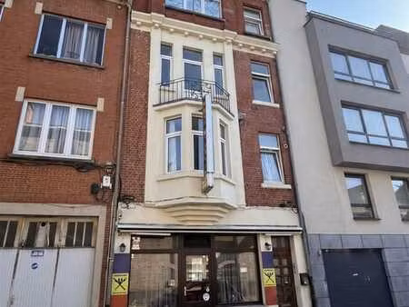 immeuble mixte commerce et 3 appartements !!
