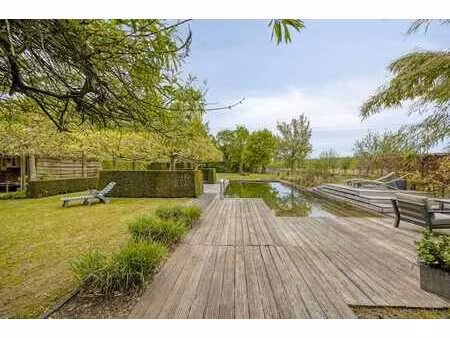 maison individuelle avec dépendance sur un terrain de 4012m²